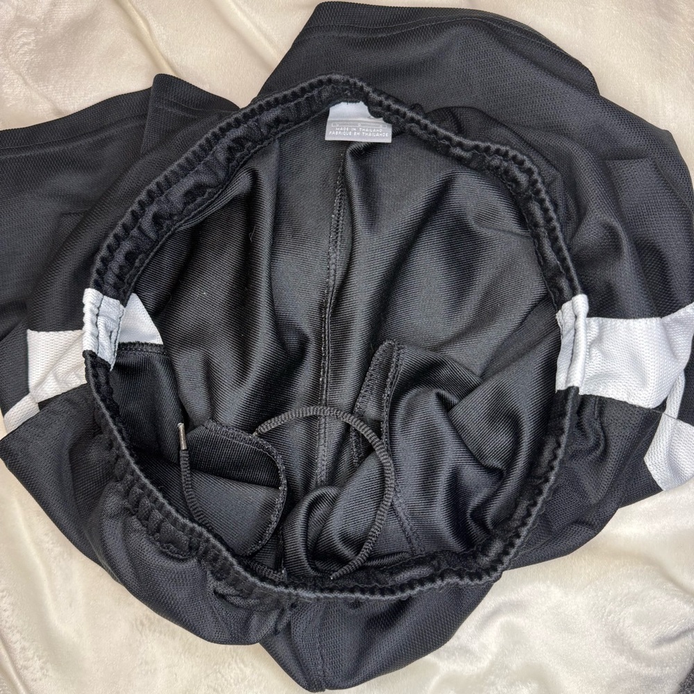 Nike Mens large Athletic Shorts Black with white accents no liner 10-1/2” inseam - Picture 4 of 9